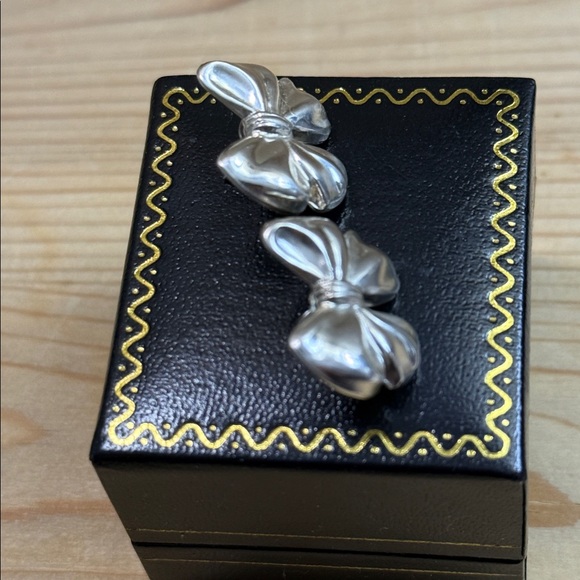 Elegant Silver Bow Earrings sterling - Picture 3 of 4